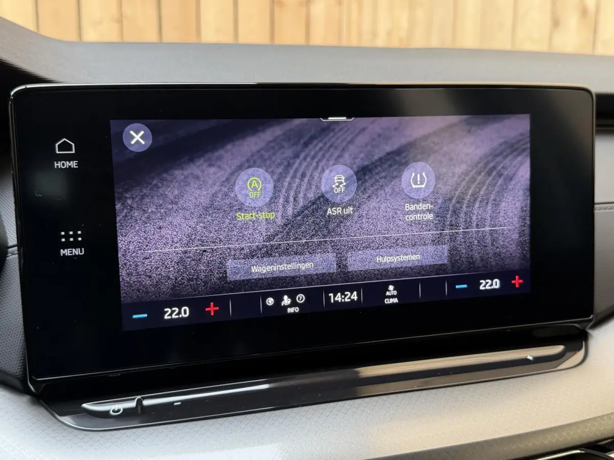 1.0 e-TSI Ambition Automaat | Apple CarPlay/Android Auto | Cruise & climate control | LED koplampen | Navigatiesysteem | Parkeersensoren achter | Trekhaak
