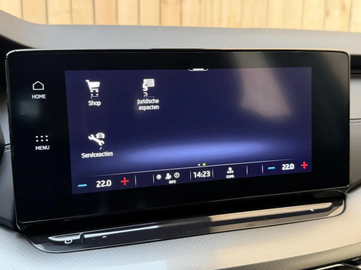 1.0 e-TSI Ambition Automaat | Apple CarPlay/Android Auto | Cruise & climate control | LED koplampen | Navigatiesysteem | Parkeersensoren achter | Trekhaak