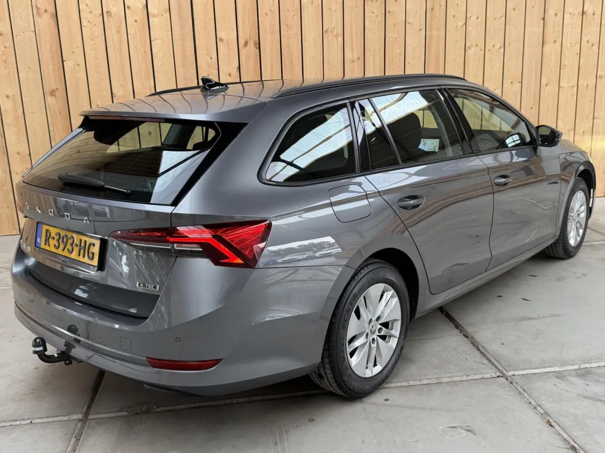 1.0 e-TSI Ambition Automaat | Apple CarPlay/Android Auto | Cruise & climate control | LED koplampen | Navigatiesysteem | Parkeersensoren achter | Trekhaak
