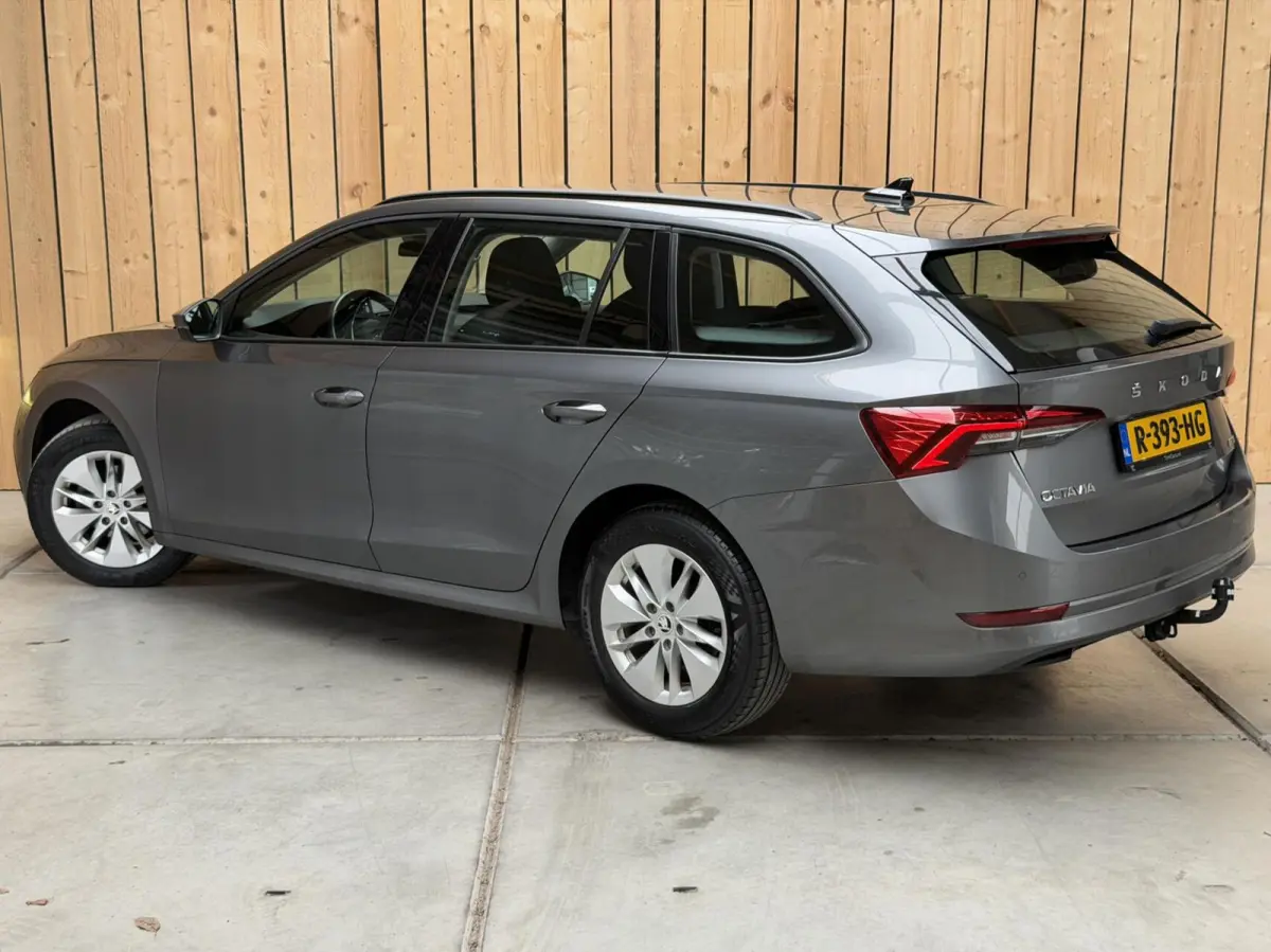 1.0 e-TSI Ambition Automaat | Apple CarPlay/Android Auto | Cruise & climate control | LED koplampen | Navigatiesysteem | Parkeersensoren achter | Trekhaak