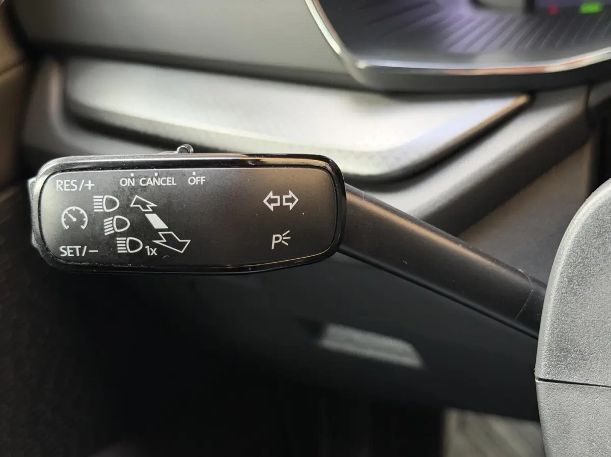 1.0 e-TSI Ambition Automaat | Apple CarPlay/Android Auto | Cruise & climate control | LED koplampen | Navigatiesysteem | Parkeersensoren achter | Trekhaak
