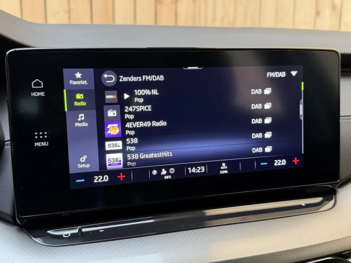 1.0 e-TSI Ambition Automaat | Apple CarPlay/Android Auto | Cruise & climate control | LED koplampen | Navigatiesysteem | Parkeersensoren achter | Trekhaak