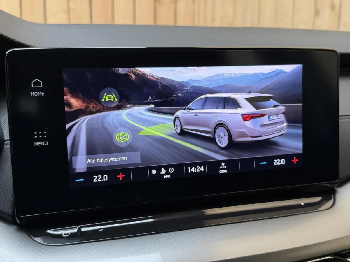 1.0 e-TSI Ambition Automaat | Apple CarPlay/Android Auto | Cruise & climate control | LED koplampen | Navigatiesysteem | Parkeersensoren achter | Trekhaak