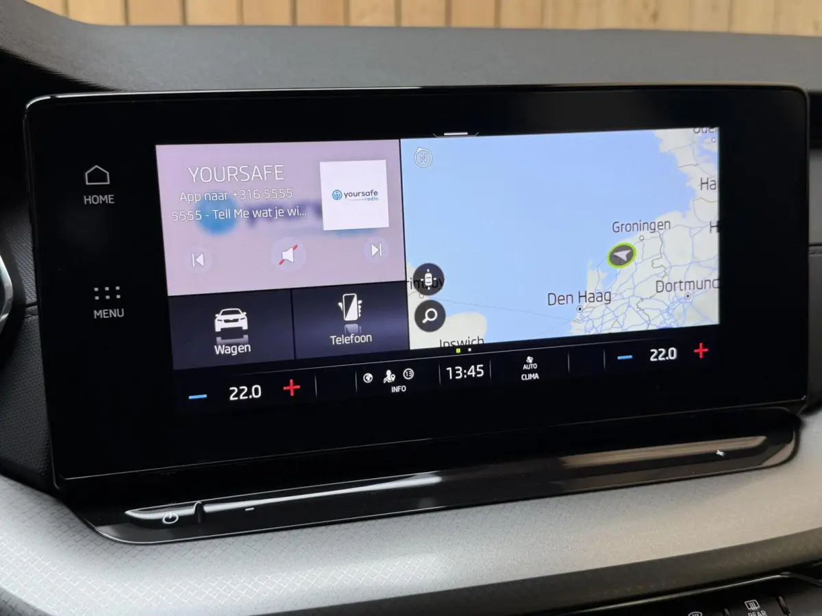 1.0 TSI Ambition Apple CarPlay/Android Auto | Cruise & climate control | LED verlichting | Keyless start | Navigatiesysteem | Parkeersensoren achter | Trekhaak