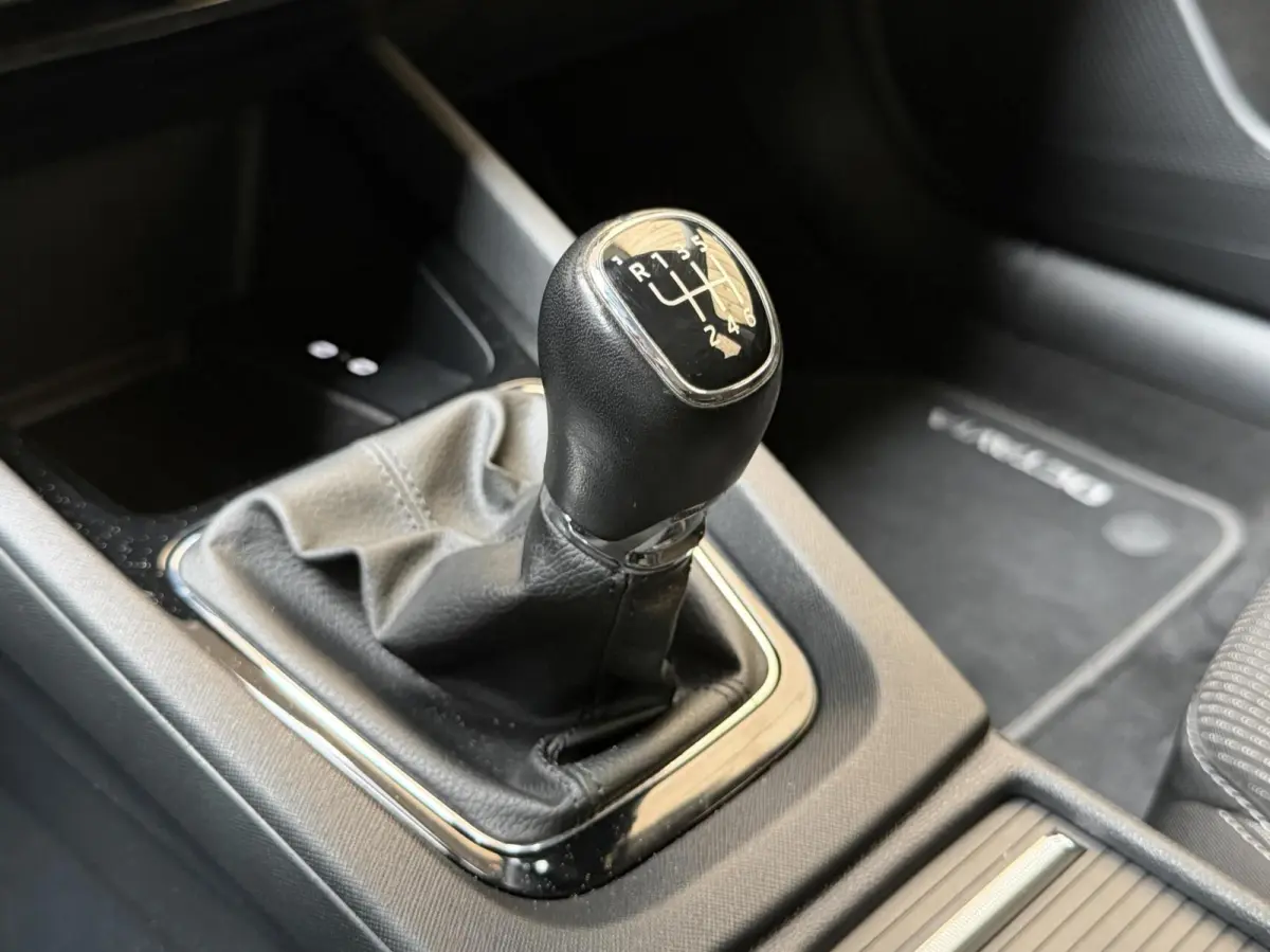 1.0 TSI Ambition Apple CarPlay/Android Auto | Cruise & climate control | LED verlichting | Keyless start | Navigatiesysteem | Parkeersensoren achter | Trekhaak