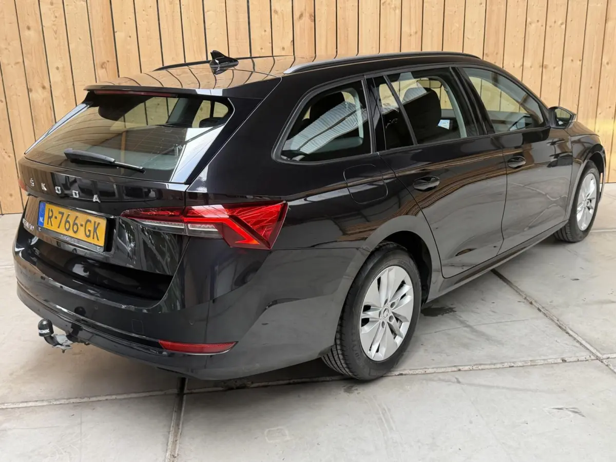 1.0 TSI Ambition Apple CarPlay/Android Auto | Cruise & climate control | LED verlichting | Keyless start | Navigatiesysteem | Parkeersensoren achter | Trekhaak