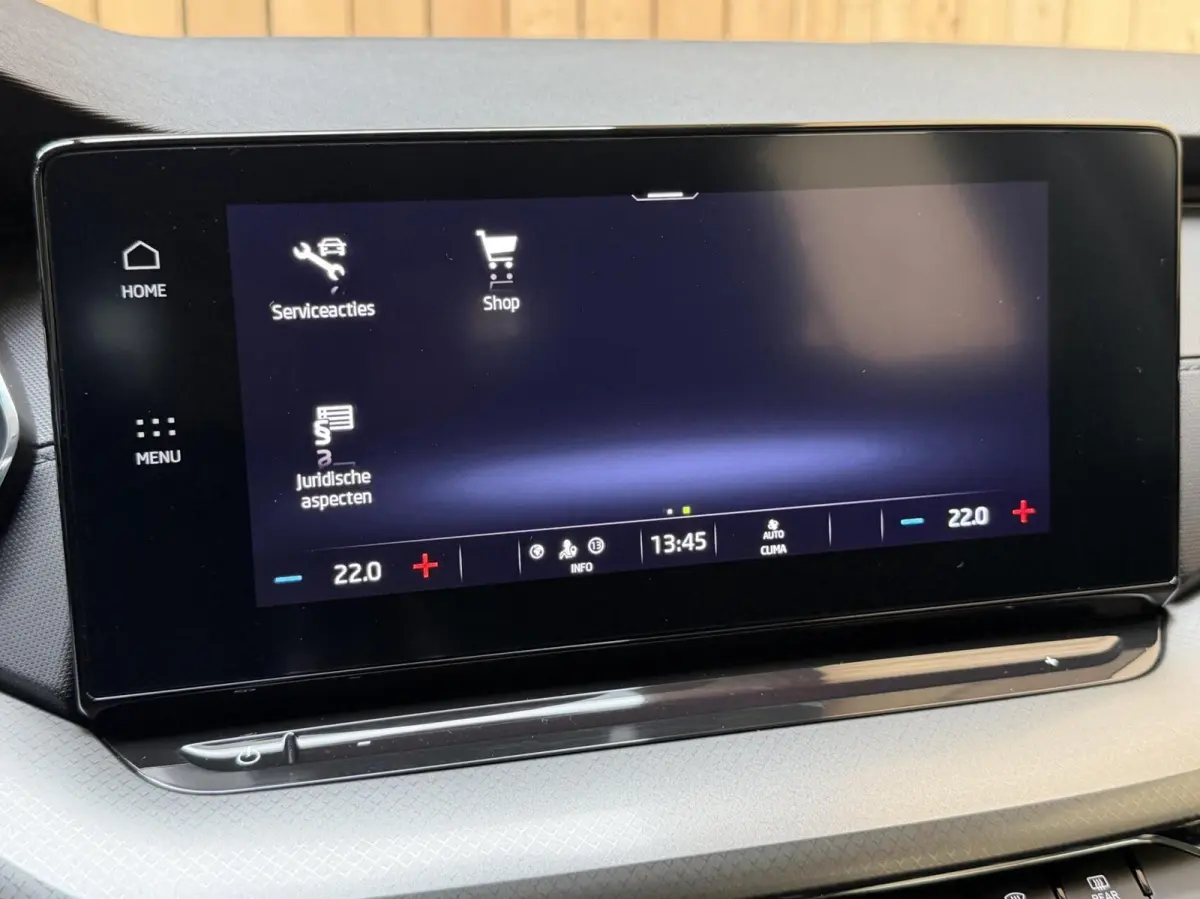 1.0 TSI Ambition Apple CarPlay/Android Auto | Cruise & climate control | LED verlichting | Keyless start | Navigatiesysteem | Parkeersensoren achter | Trekhaak