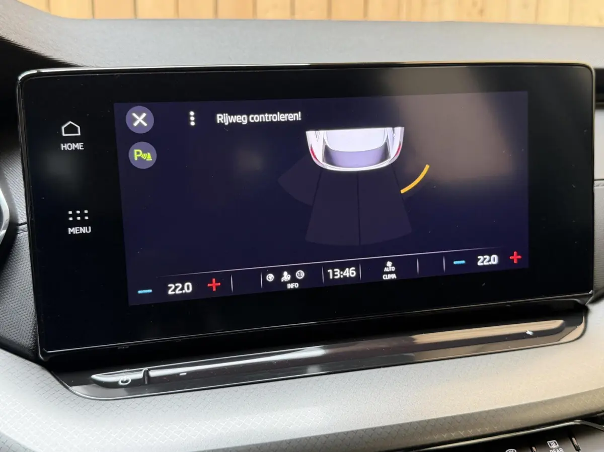 1.0 TSI Ambition Apple CarPlay/Android Auto | Cruise & climate control | LED verlichting | Keyless start | Navigatiesysteem | Parkeersensoren achter | Trekhaak