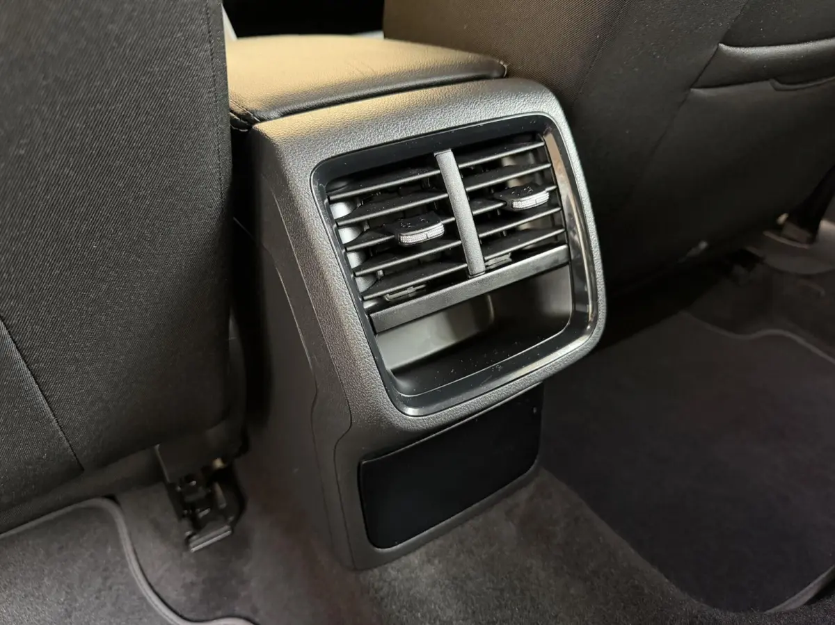 1.0 TSI Ambition Apple CarPlay/Android Auto | Cruise & climate control | LED verlichting | Keyless start | Navigatiesysteem | Parkeersensoren achter | Trekhaak