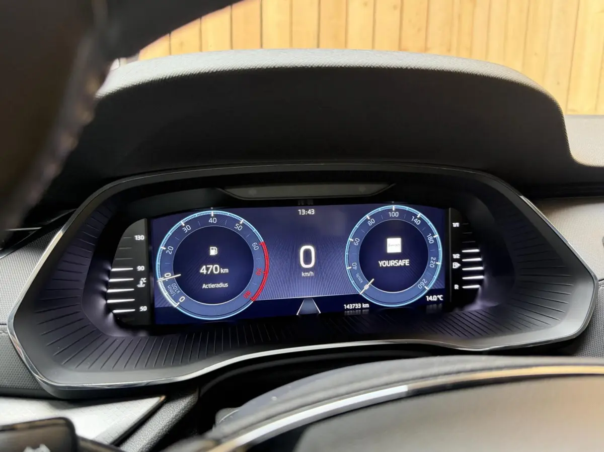 1.0 TSI Ambition Apple CarPlay/Android Auto | Cruise & climate control | LED verlichting | Keyless start | Navigatiesysteem | Parkeersensoren achter | Trekhaak