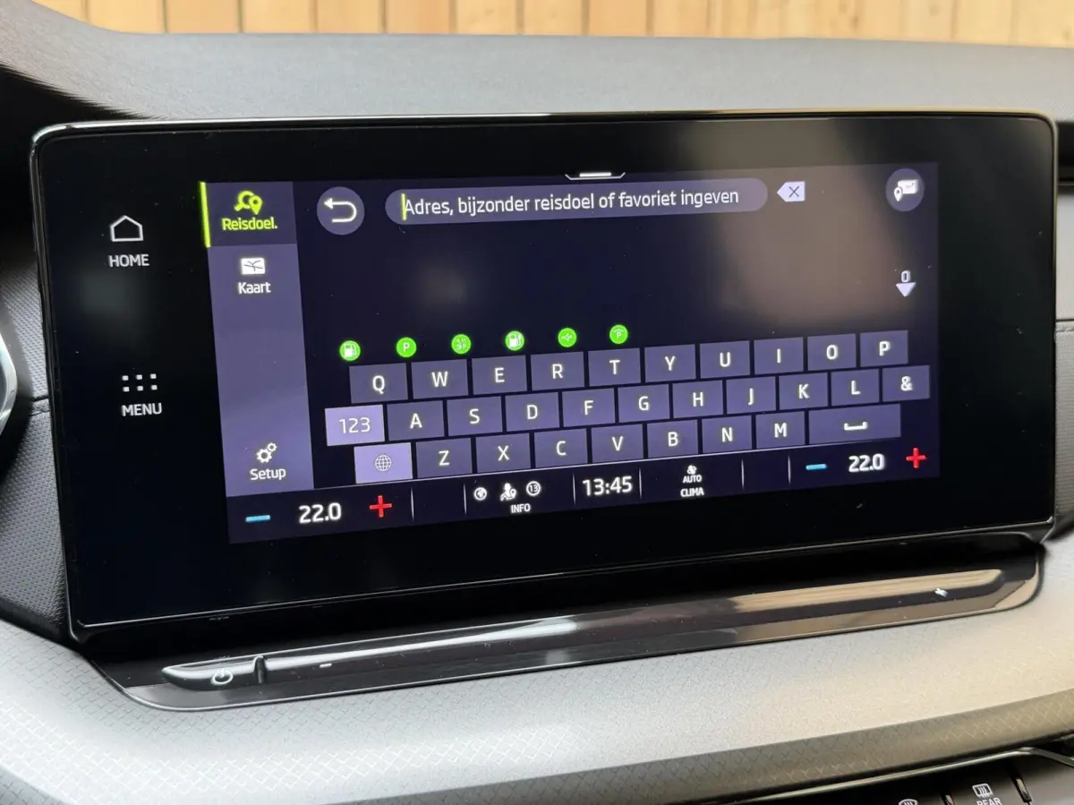 1.0 TSI Ambition Apple CarPlay/Android Auto | Cruise & climate control | LED verlichting | Keyless start | Navigatiesysteem | Parkeersensoren achter | Trekhaak