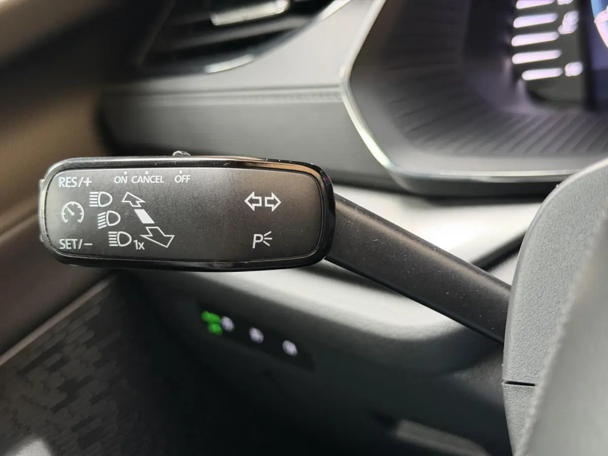 1.0 TSI Ambition Apple CarPlay/Android Auto | Cruise & climate control | LED verlichting | Keyless start | Navigatiesysteem | Parkeersensoren achter | Trekhaak