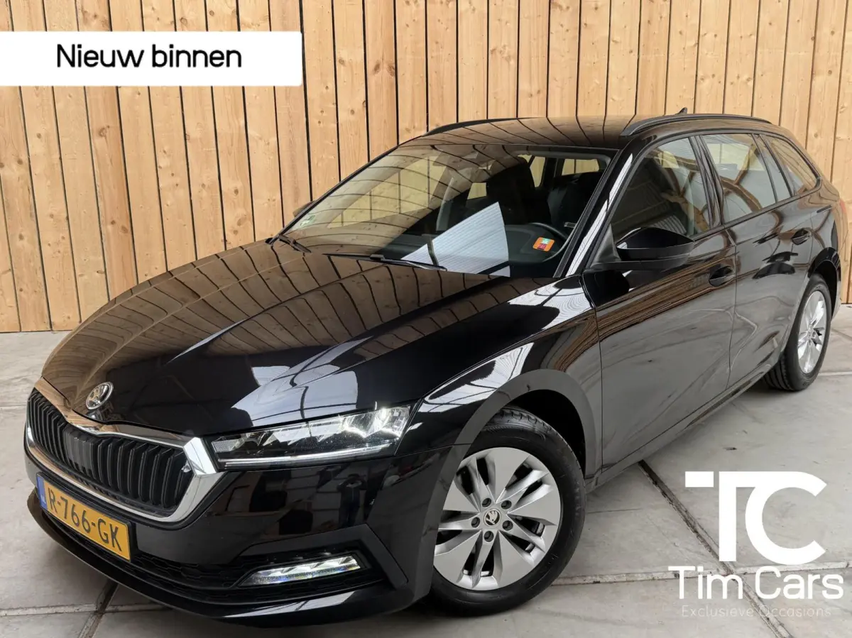 1.0 TSI Ambition Apple CarPlay/Android Auto | Cruise & climate control | LED verlichting | Keyless start | Navigatiesysteem | Parkeersensoren achter | Trekhaak
