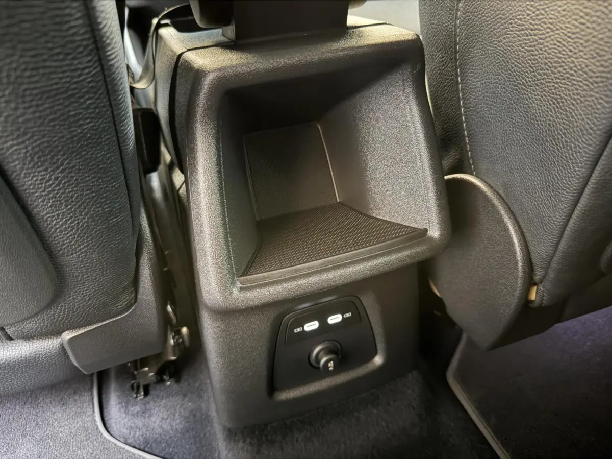 40 Launch edition Advanced Plus 77 kWh SoH 96,49% Achteruitrijcamera | Apple CarPlay/Android Auto | Adaptieve cruise control | Climate control | Getint glas | Leren bekleding | SONOS audio |