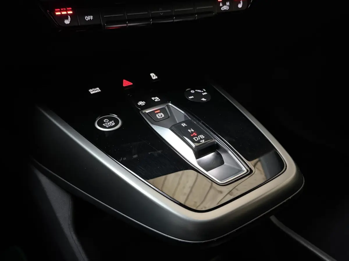 40 Launch edition Advanced Plus 77 kWh SoH 96,49% Achteruitrijcamera | Apple CarPlay/Android Auto | Adaptieve cruise control | Climate control | Getint glas | Leren bekleding | SONOS audio |