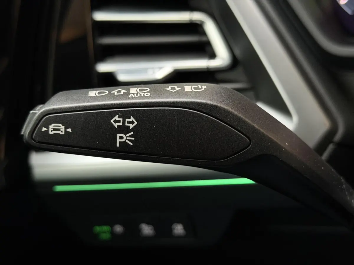 40 Launch edition Advanced Plus 77 kWh SoH 96,49% Achteruitrijcamera | Apple CarPlay/Android Auto | Adaptieve cruise control | Climate control | Getint glas | Leren bekleding | SONOS audio |
