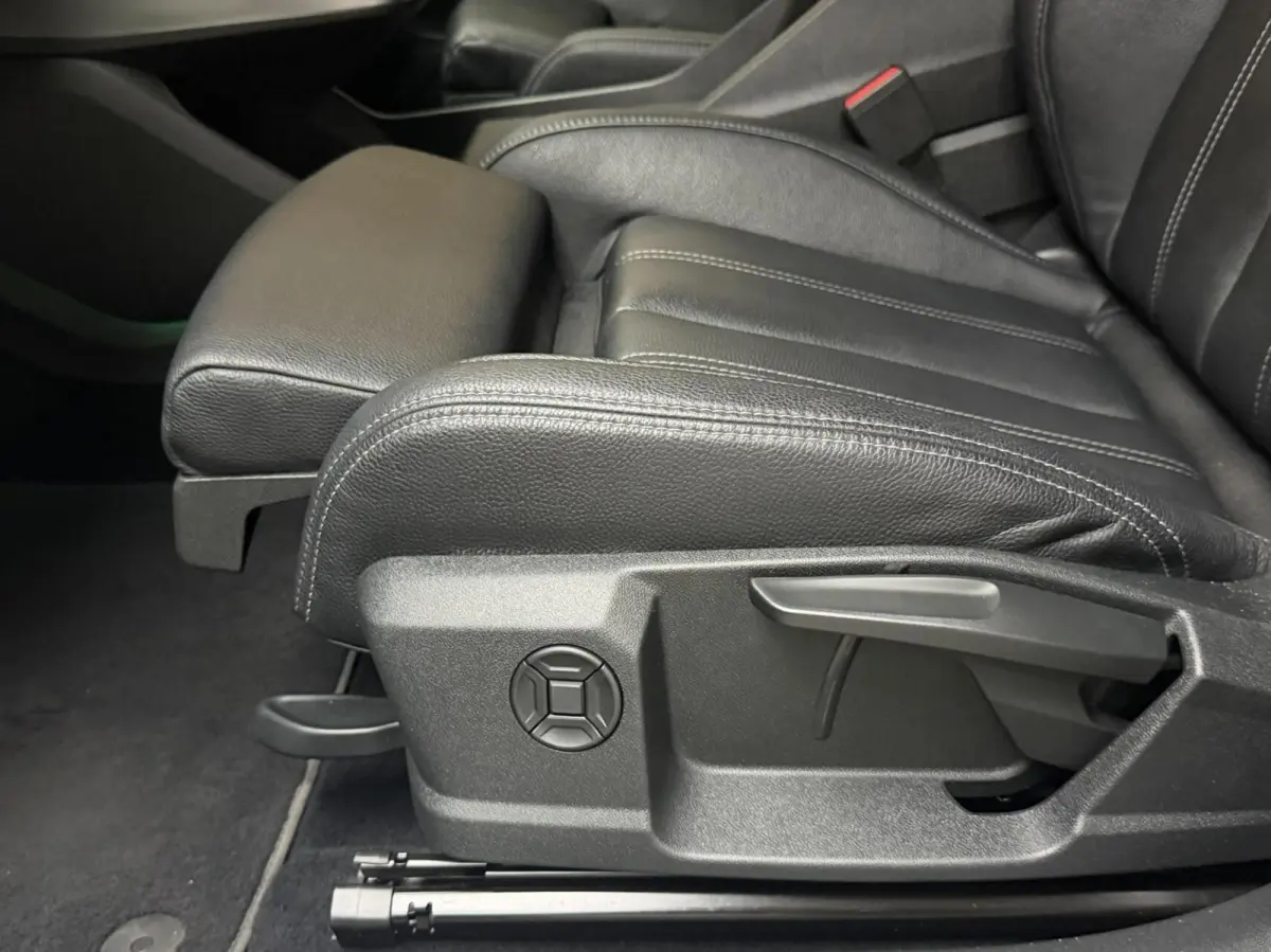 40 Launch edition Advanced Plus 77 kWh SoH 96,49% Achteruitrijcamera | Apple CarPlay/Android Auto | Adaptieve cruise control | Climate control | Getint glas | Leren bekleding | SONOS audio |