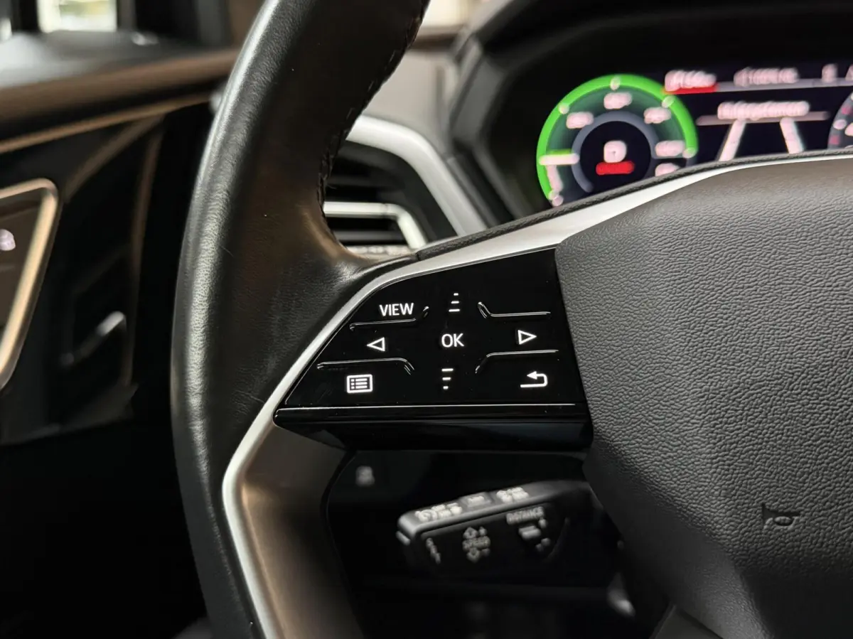 40 Launch edition Advanced Plus 77 kWh SoH 96,49% Achteruitrijcamera | Apple CarPlay/Android Auto | Adaptieve cruise control | Climate control | Getint glas | Leren bekleding | SONOS audio |