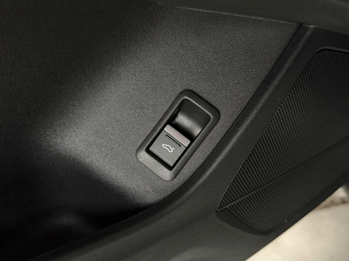 40 Launch edition Advanced Plus 77 kWh SoH 96,49% Achteruitrijcamera | Apple CarPlay/Android Auto | Adaptieve cruise control | Climate control | Getint glas | Leren bekleding | SONOS audio |