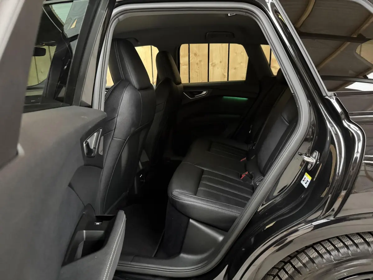 40 Launch edition Advanced Plus 77 kWh SoH 96,49% Achteruitrijcamera | Apple CarPlay/Android Auto | Adaptieve cruise control | Climate control | Getint glas | Leren bekleding | SONOS audio |
