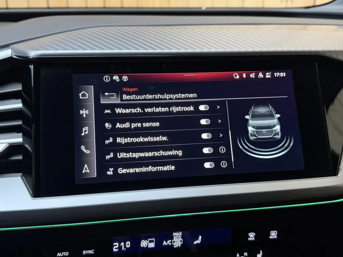 40 Launch edition Advanced Plus 77 kWh SoH 96,49% Achteruitrijcamera | Apple CarPlay/Android Auto | Adaptieve cruise control | Climate control | Getint glas | Leren bekleding | SONOS audio |
