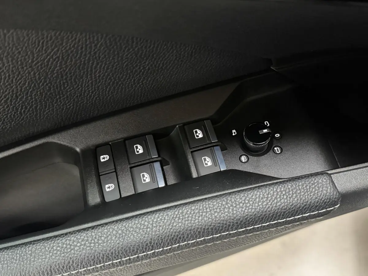 40 Launch edition Advanced Plus 77 kWh SoH 96,49% Achteruitrijcamera | Apple CarPlay/Android Auto | Adaptieve cruise control | Climate control | Getint glas | Leren bekleding | SONOS audio |