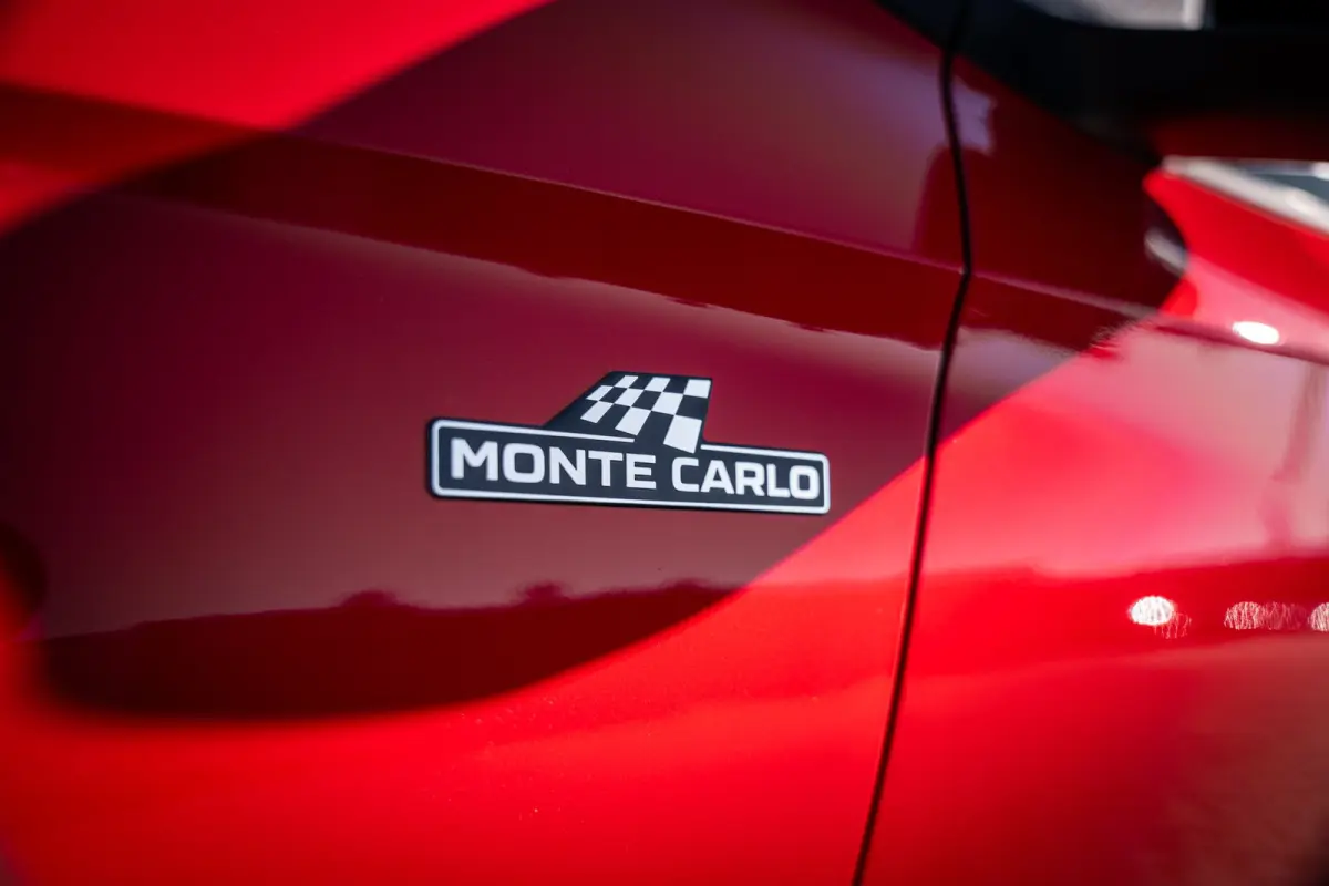 Monte Carlo | Achteruitrijcamera | Cruise control met speedlimiter | Driver Activity Assistant, vermoeidheid waarschuwingssysteem