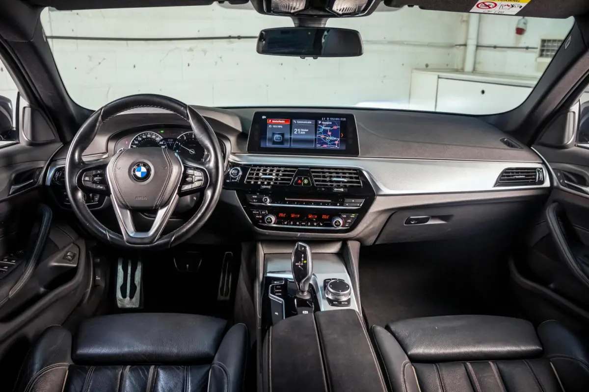 520i M-Sport|Memory|Trekhaak|HiFi|Sfeer|Orig NL|Leder