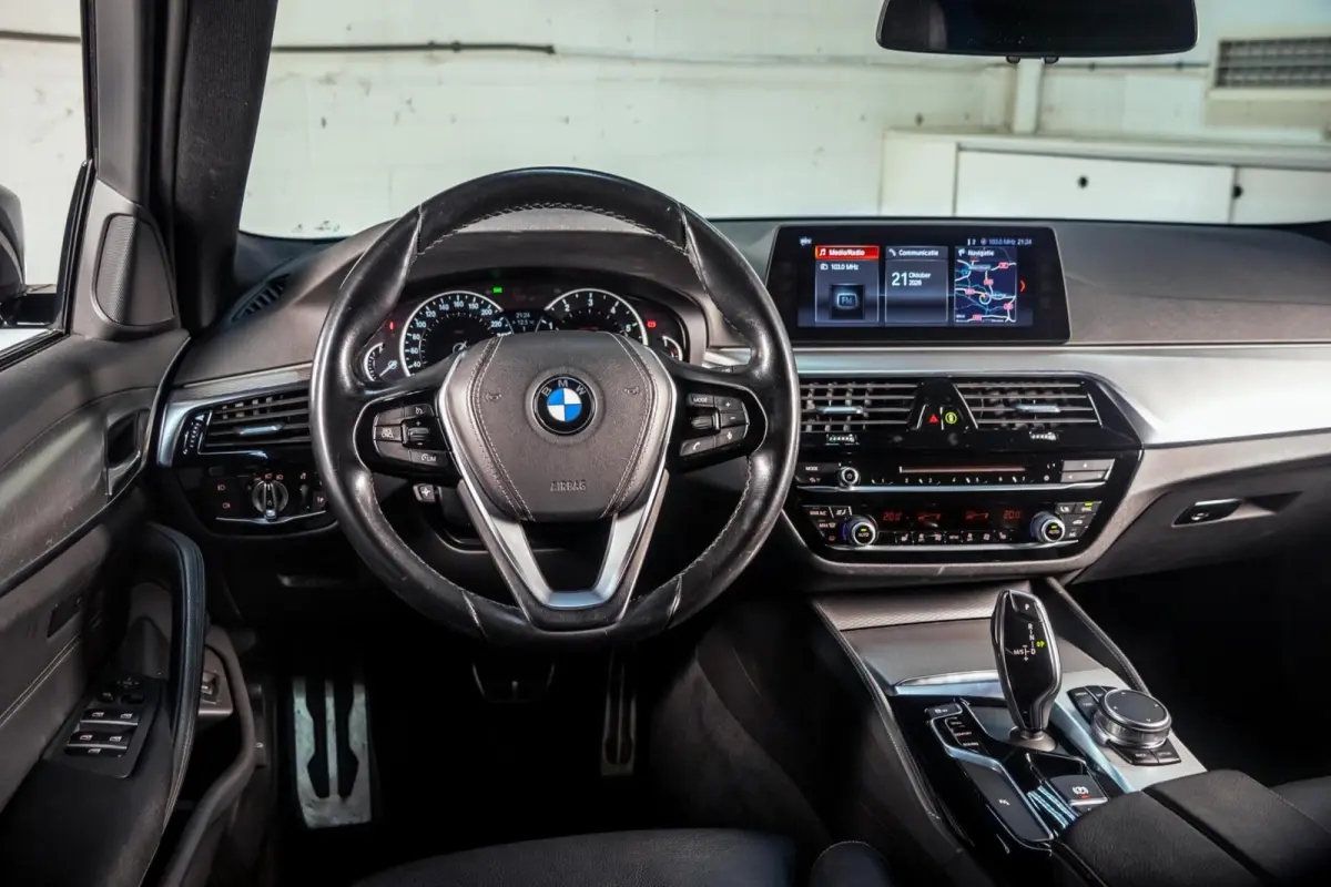 520i M-Sport|Memory|Trekhaak|HiFi|Sfeer|Orig NL|Leder