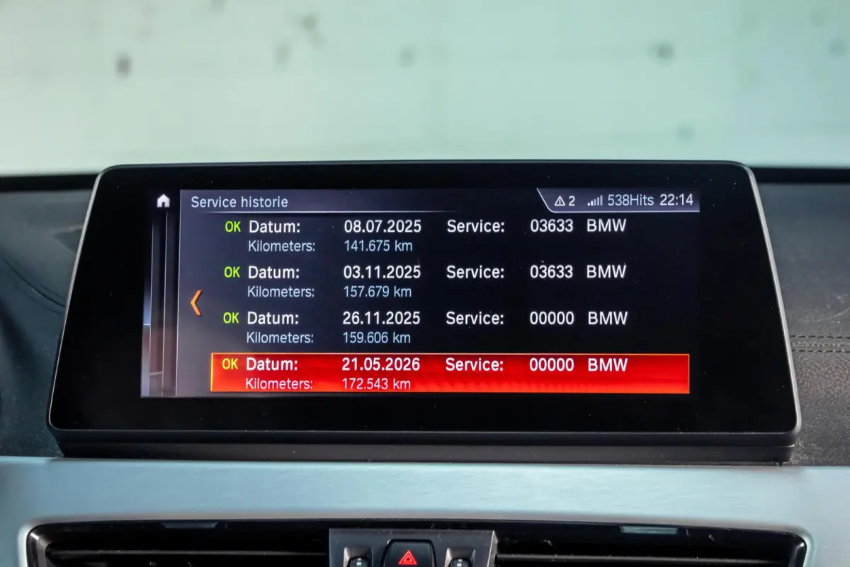 sDrive20i Xline|Pano|Trekhaak|HUD|Facelift|Camera|HiFi|LED|M-Stuur