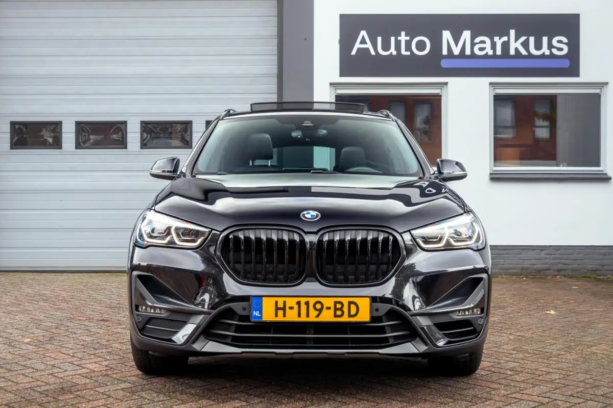 sDrive20i Xline|Pano|Trekhaak|HUD|Facelift|Camera|HiFi|LED|M-Stuur