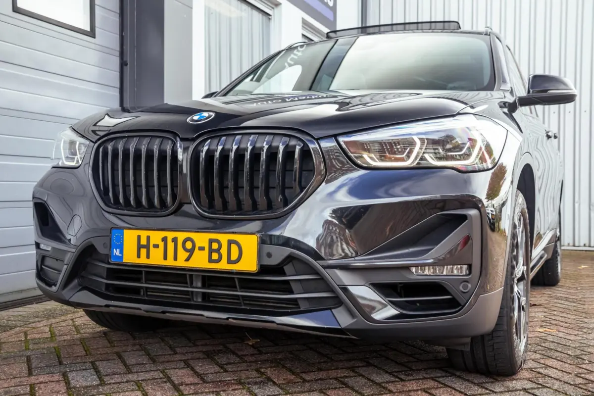 sDrive20i Xline|Pano|Trekhaak|HUD|Facelift|Camera|HiFi|LED|M-Stuur
