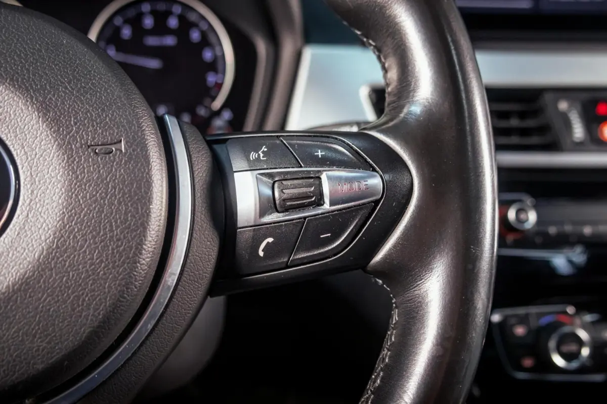 sDrive20i Xline|Pano|Trekhaak|HUD|Facelift|Camera|HiFi|LED|M-Stuur