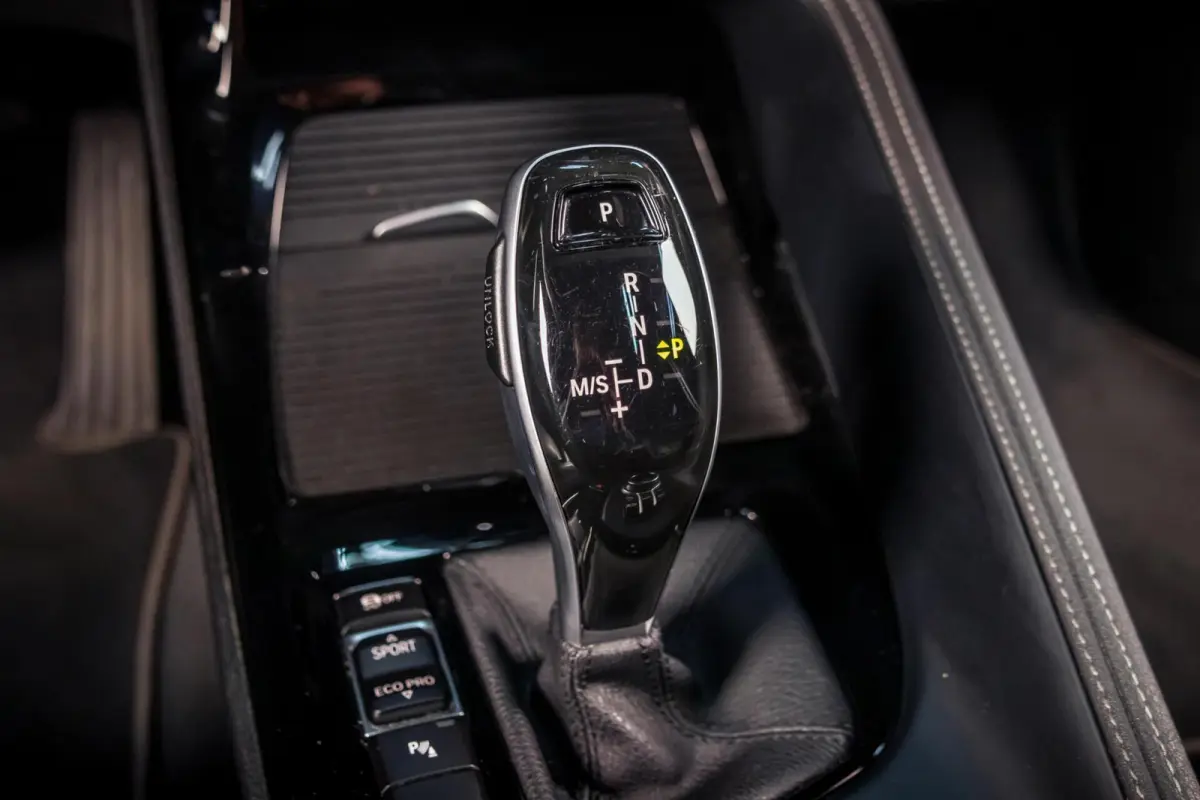 sDrive20i Xline|Pano|Trekhaak|HUD|Facelift|Camera|HiFi|LED|M-Stuur
