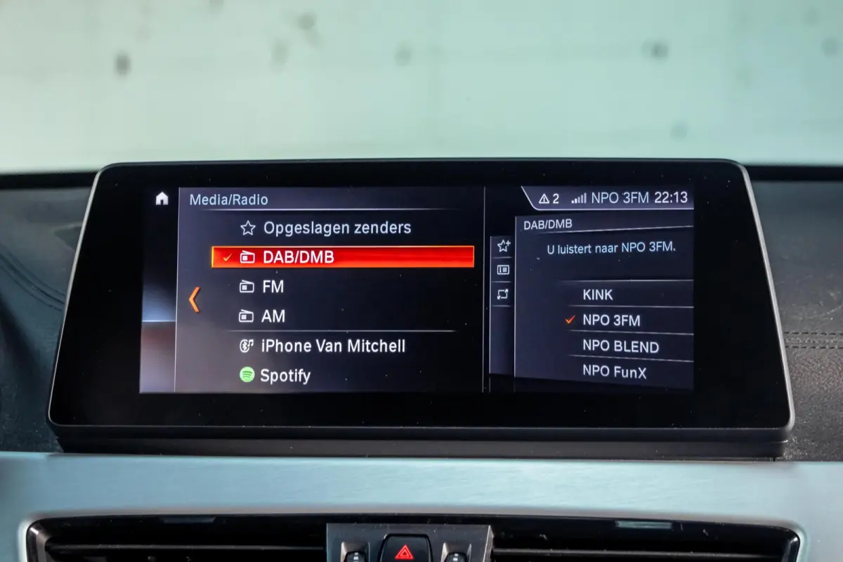 sDrive20i Xline|Pano|Trekhaak|HUD|Facelift|Camera|HiFi|LED|M-Stuur