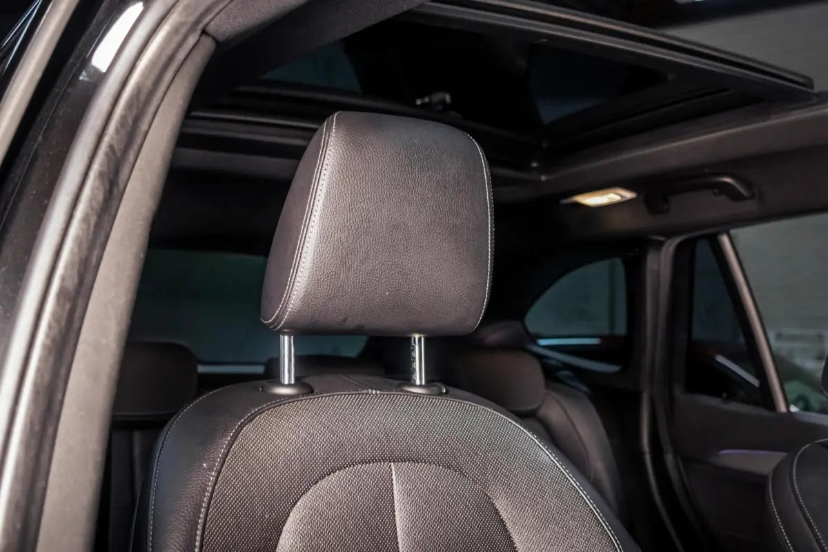 sDrive20i Xline|Pano|Trekhaak|HUD|Facelift|Camera|HiFi|LED|M-Stuur