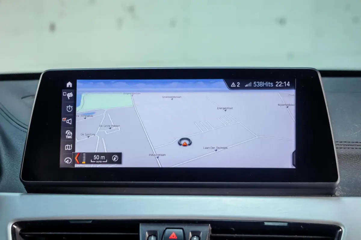 sDrive20i Xline|Pano|Trekhaak|HUD|Facelift|Camera|HiFi|LED|M-Stuur