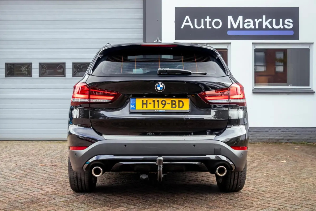 sDrive20i Xline|Pano|Trekhaak|HUD|Facelift|Camera|HiFi|LED|M-Stuur
