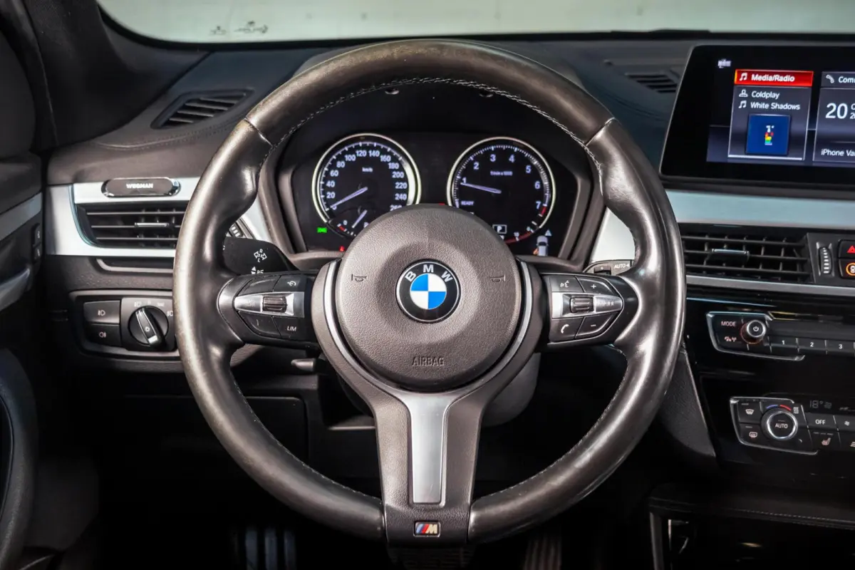 sDrive20i Xline|Pano|Trekhaak|HUD|Facelift|Camera|HiFi|LED|M-Stuur
