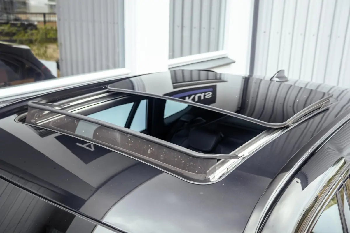 sDrive20i Xline|Pano|Trekhaak|HUD|Facelift|Camera|HiFi|LED|M-Stuur