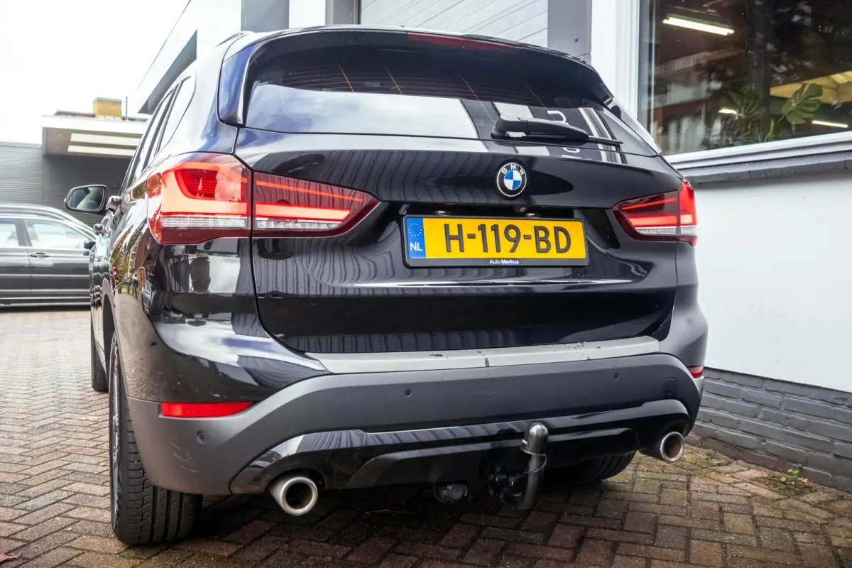 sDrive20i Xline|Pano|Trekhaak|HUD|Facelift|Camera|HiFi|LED|M-Stuur