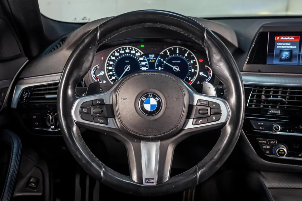520i M-Sport|Pano|HUD|Trekhaak|HiFI|DAB|Flippers