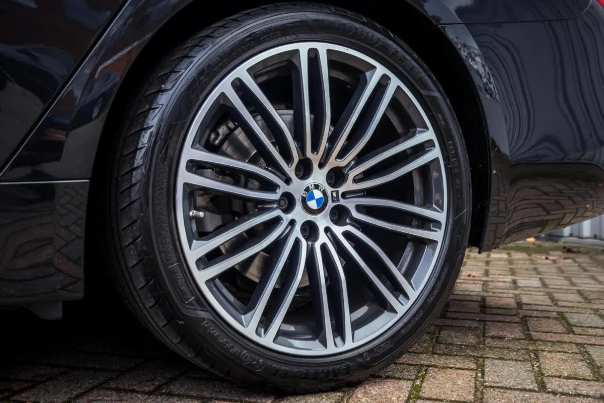 520i M-Sport|Pano|HUD|Trekhaak|HiFI|DAB|Flippers