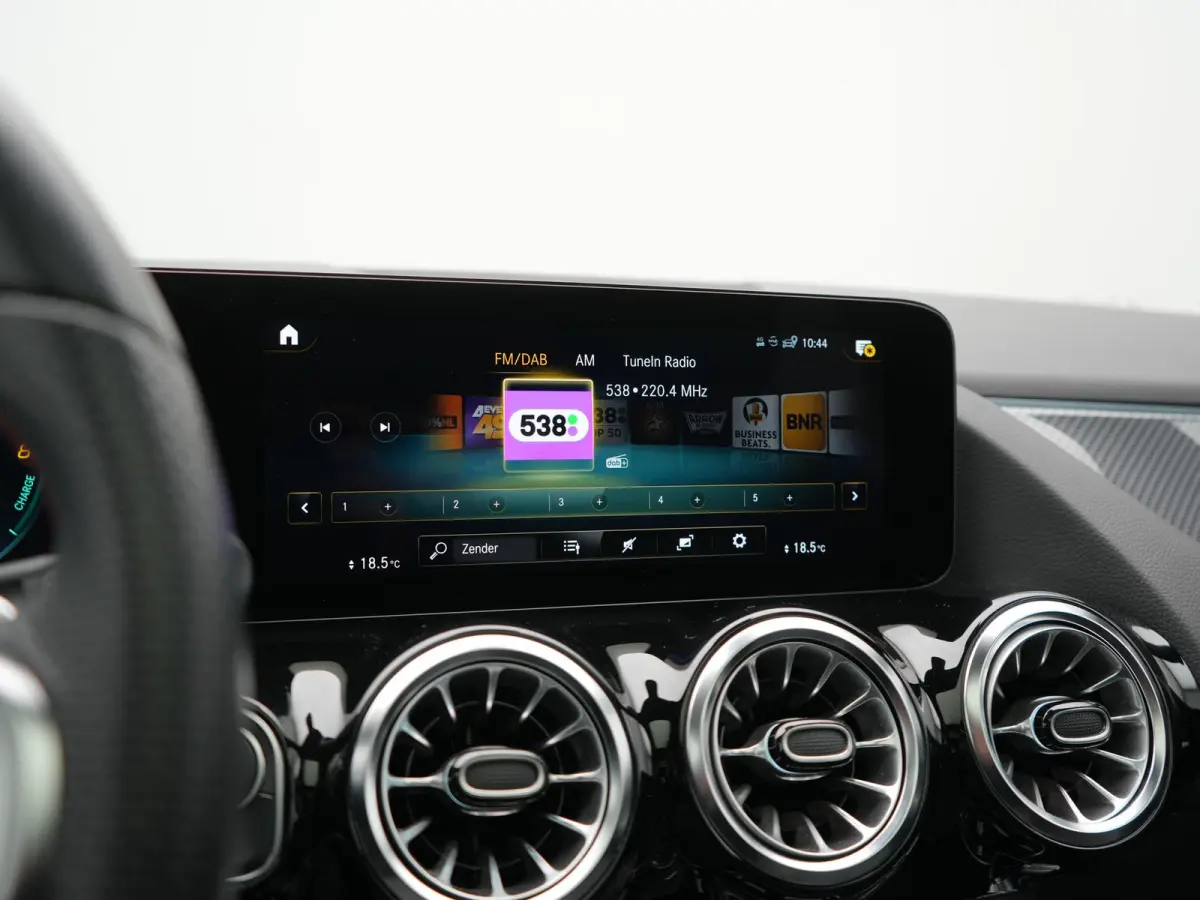 250 e AMG Line PHEV 218pk Dealer O.H | Panodak | Camera | Alcantara Sportstoelen Memory & Verwarmd | Keyless | Apple Carplay | Cruise Control | Sfeerverlichting | Virtual | DAB | Navigatie |