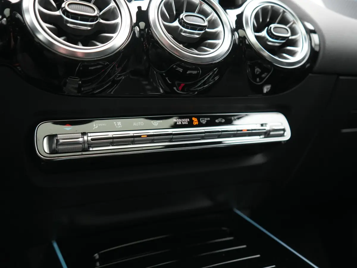 250 e AMG Line PHEV 218pk Dealer O.H | Panodak | Camera | Alcantara Sportstoelen Memory & Verwarmd | Keyless | Apple Carplay | Cruise Control | Sfeerverlichting | Virtual | DAB | Navigatie |