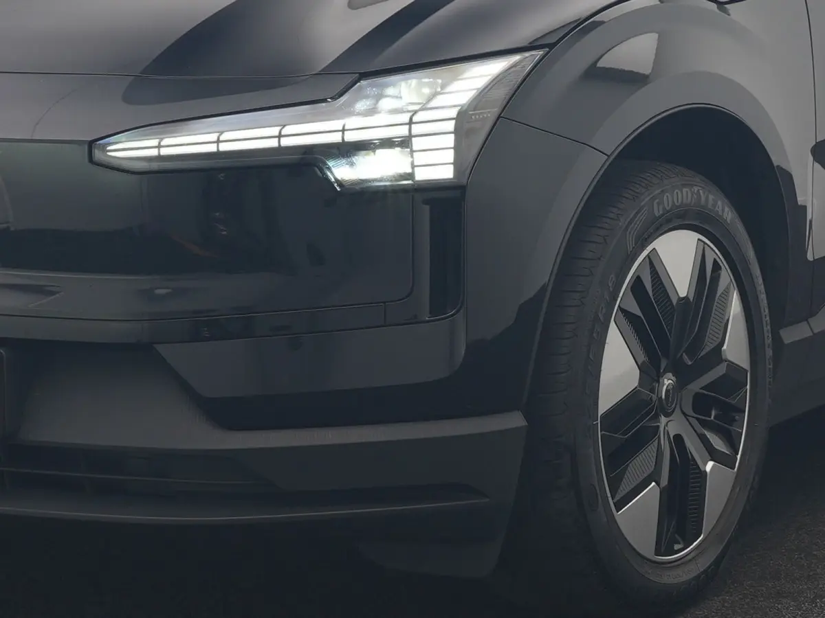 Single Motor Core 51 kWh | Adaptive Cruise | Camera | Stoelen & Stuur Verwarmd | Blis | Apple Carplay | Navigatie | DAB | 18"L.M |