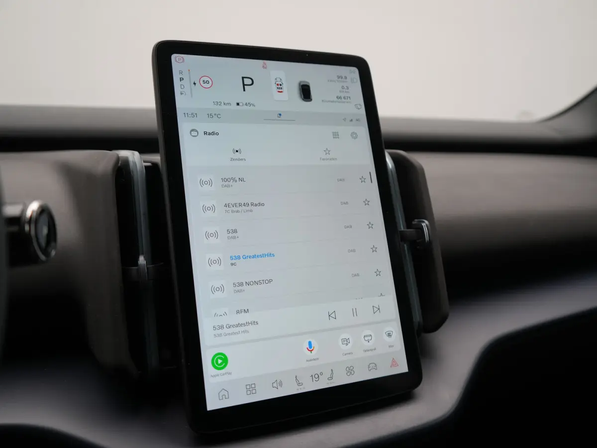 Single Motor Core 51 kWh | Adaptive Cruise | Camera | Stoelen & Stuur Verwarmd | Blis | Apple Carplay | Navigatie | DAB | 18"L.M |