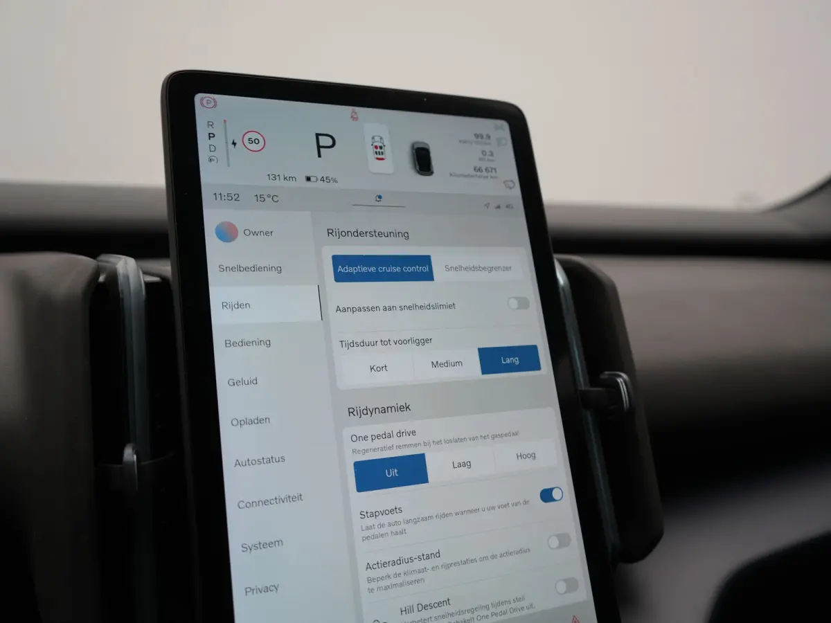 Single Motor Core 51 kWh | Adaptive Cruise | Camera | Stoelen & Stuur Verwarmd | Blis | Apple Carplay | Navigatie | DAB | 18"L.M |