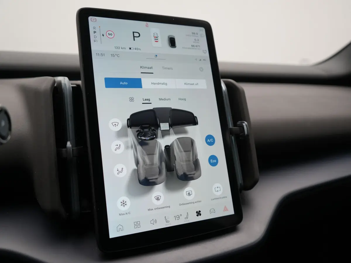 Single Motor Core 51 kWh | Adaptive Cruise | Camera | Stoelen & Stuur Verwarmd | Blis | Apple Carplay | Navigatie | DAB | 18"L.M |