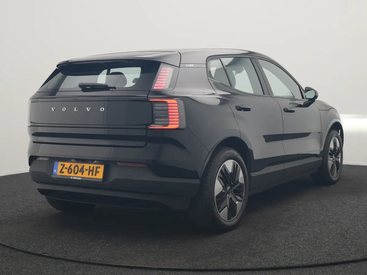 Single Motor Core 51 kWh | Adaptive Cruise | Camera | Stoelen & Stuur Verwarmd | Blis | Apple Carplay | Navigatie | DAB | 18"L.M |